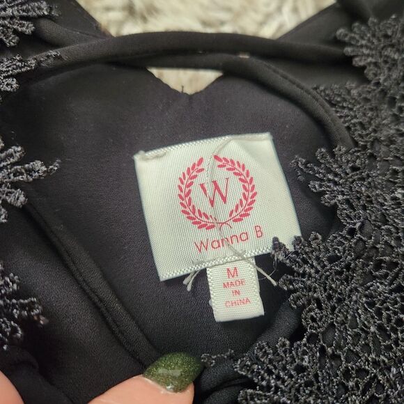 Wanna B Spaghetti Strap Tank with Lace Trim V-Neck and Criss Cross Straps Medium - Picture 4 of 9